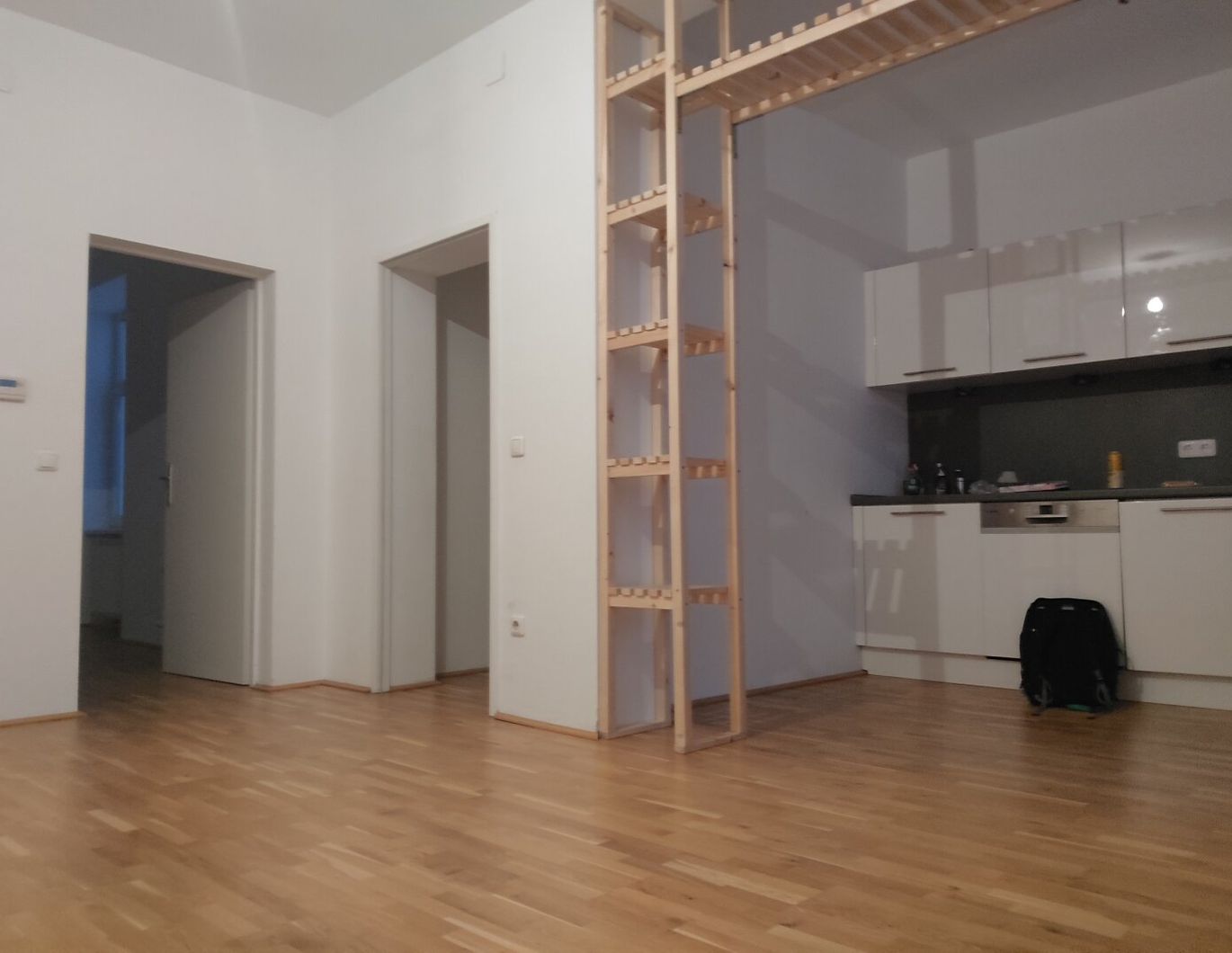 2-Zimmer-Wohnung mit kleinem Balkon nahe Schweizer Garten / Rennweg