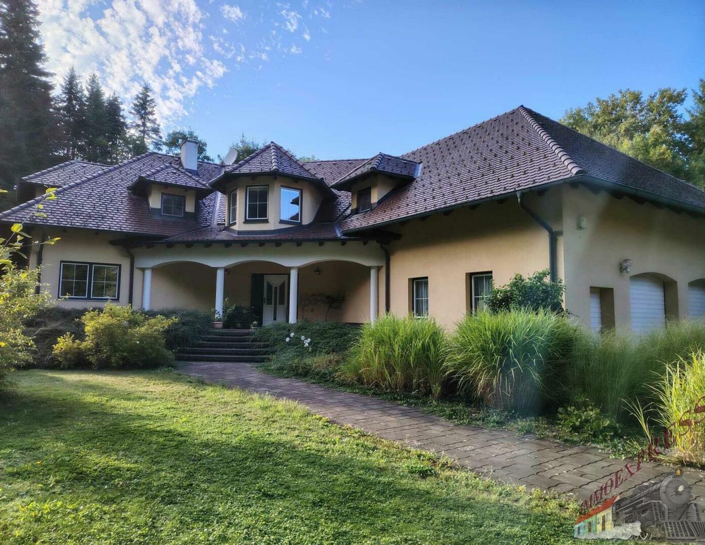 Tolle Villa mit neuer PV-Anlage bietet viel Platz und ruhige, grüne Umgebung - ca. 38 min zur Stadtgrenze Wien!