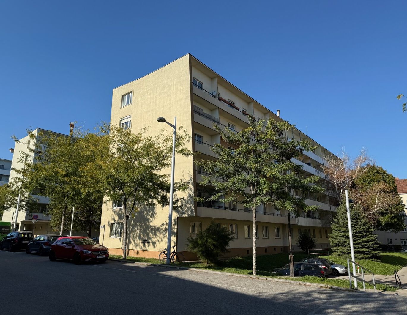 2-Zimmer-mit verglaster Loggia mit Klima & separater Küche gegenüber Village im Dritten!