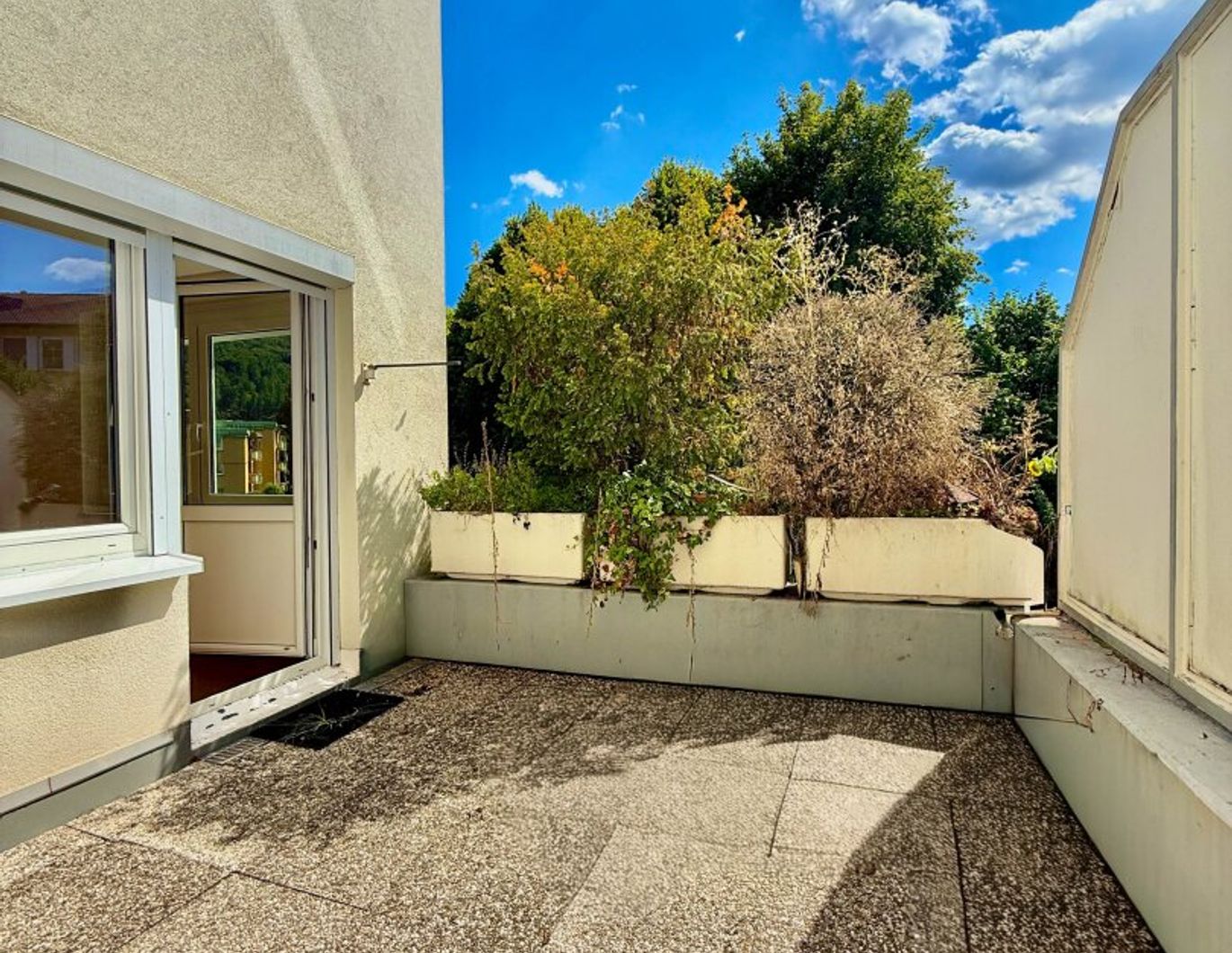 GROßZÜGIGE TERRASSE I RUHIGE LAGE I 3 ZIMMER I FAMILIENFREUNDLICH I NATURNAH I AB SOFORT I PROJEKT WOHNEN