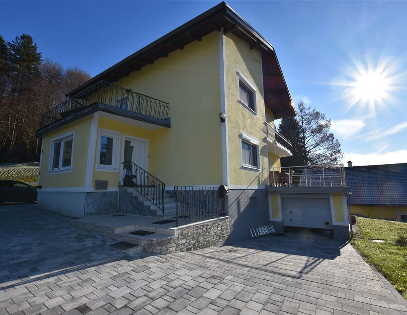 Zweifamilienwohnhaus in Sonnenlage und 2. Baulandgrundstück in beliebter Gemeinde