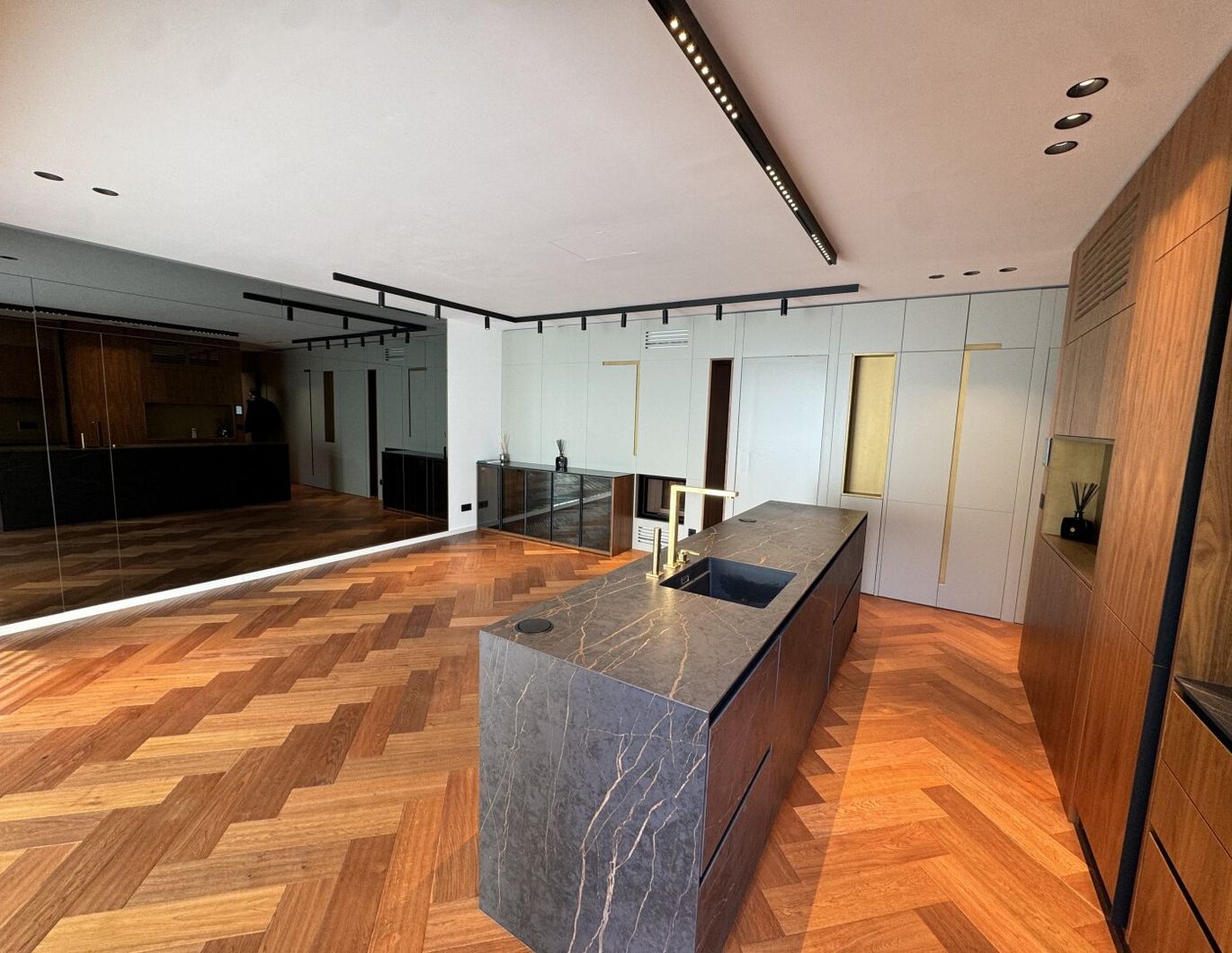 Modernes City-Juwel mit Terrasse & Blick auf den Stephansdom - 3-Zimmer-Wohnung in Toplage (1. Bezirk, Wien)