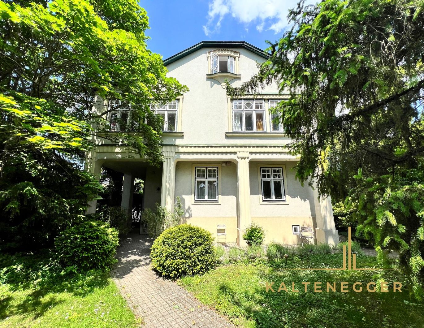 Perchtoldsdorf: Geräumige Jugendstil-Villa mit Terrasse und idyllischem Garten (Video)