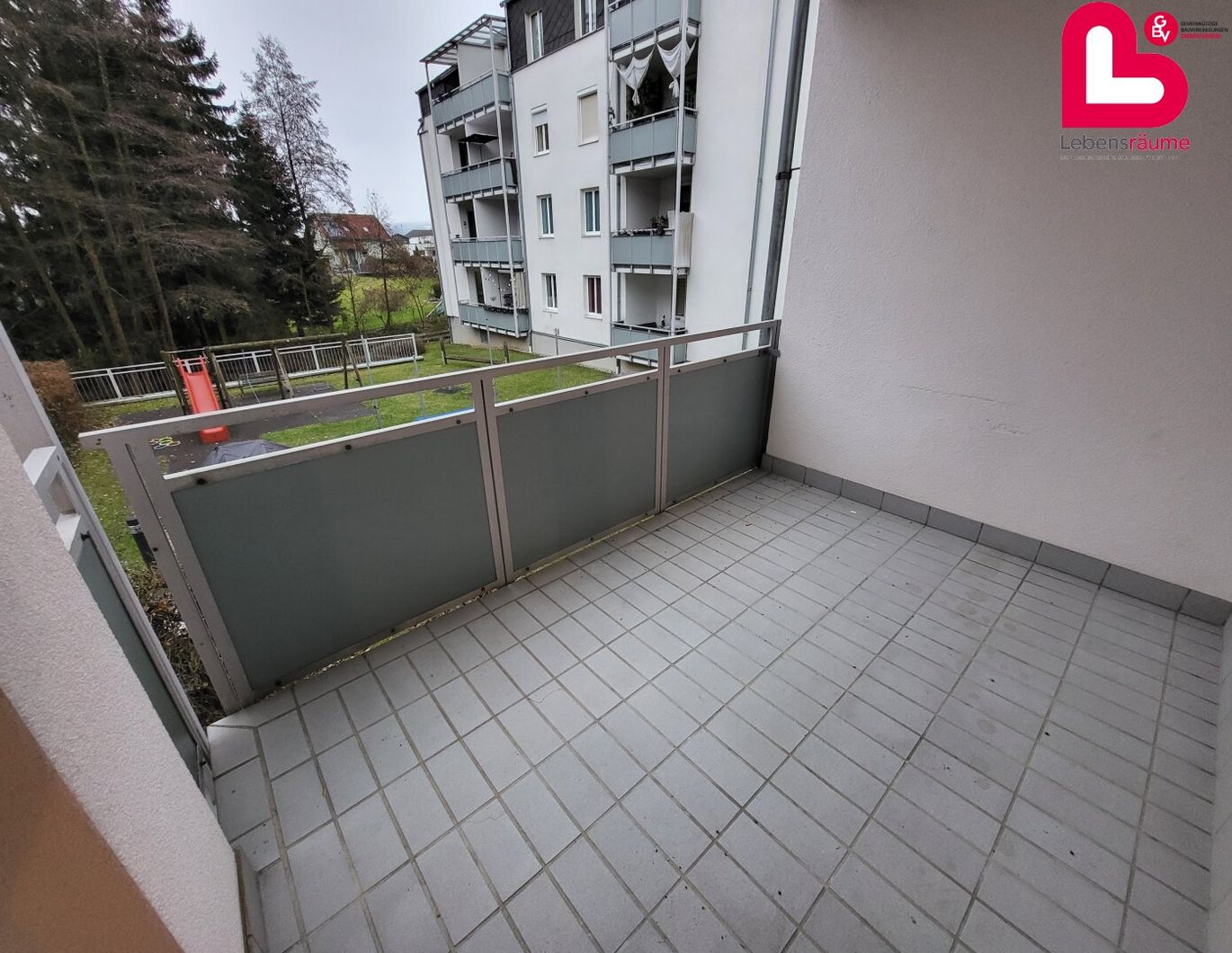 Sanierte 4-Zimmer Wohnung mit Tiefgarage