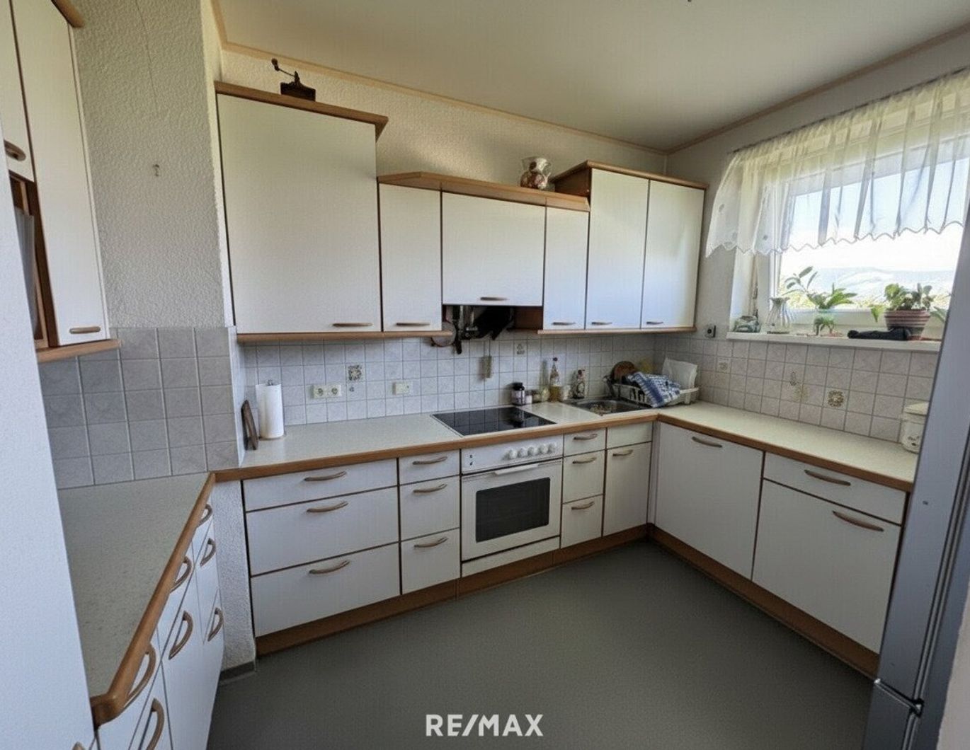 Wohnen auf zwei Ebenen - 4-Zimmer-Wohnung mit 2 Bädern und Garage