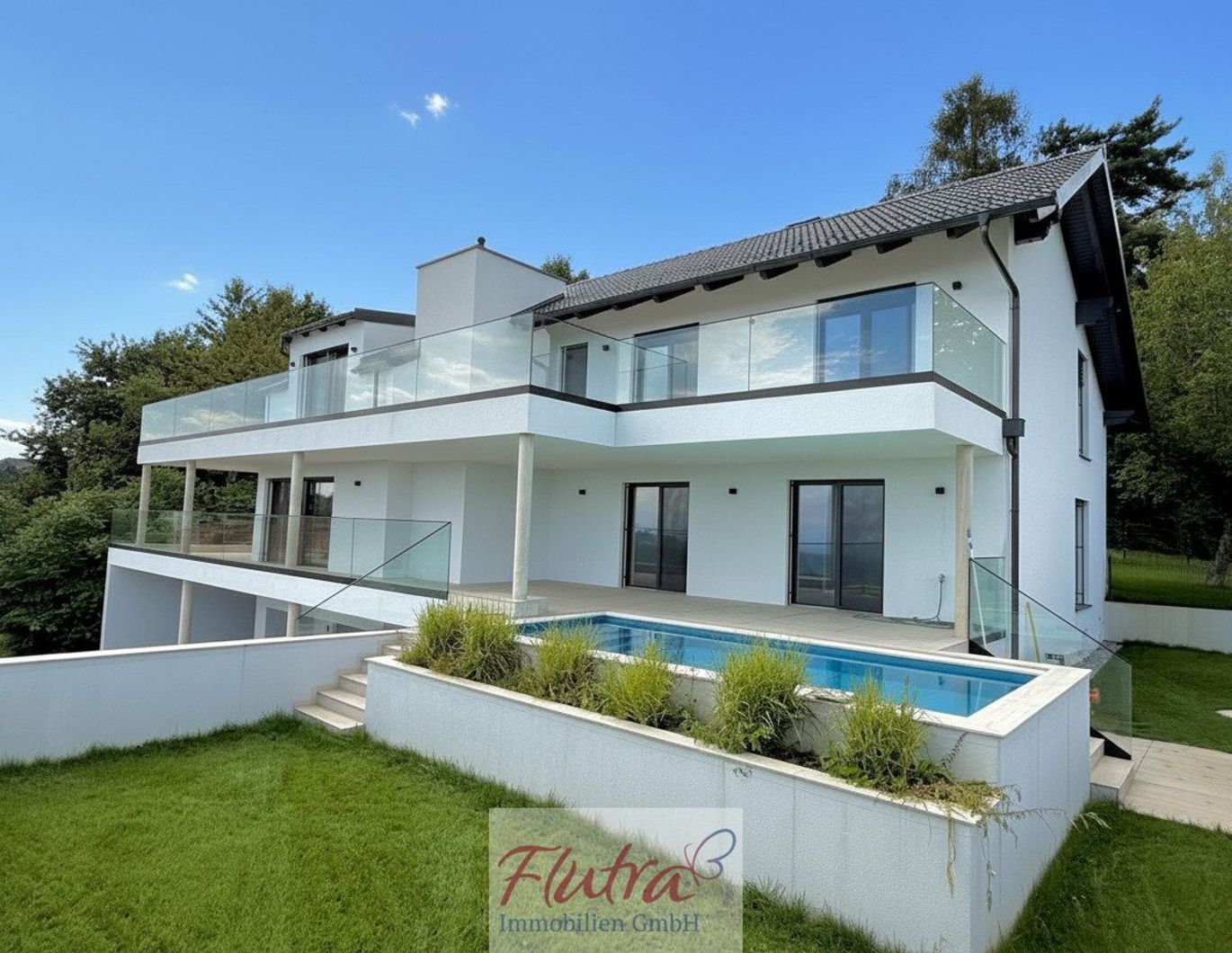 Luxus trifft Natur - Exklusive Gartenwohnung im Haus-Charakter mit Pool und großer Terrasse in Altlichtenberg!