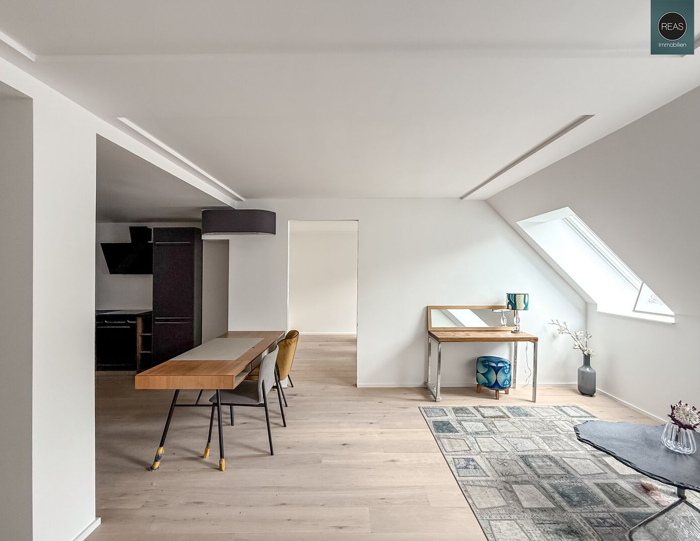 Erstbezug: Dachgeschoss - Apartment (klimatisiert) inkl. Einbauküche und hochwertiger Ausstattung im Trendbezirk Ottakring!