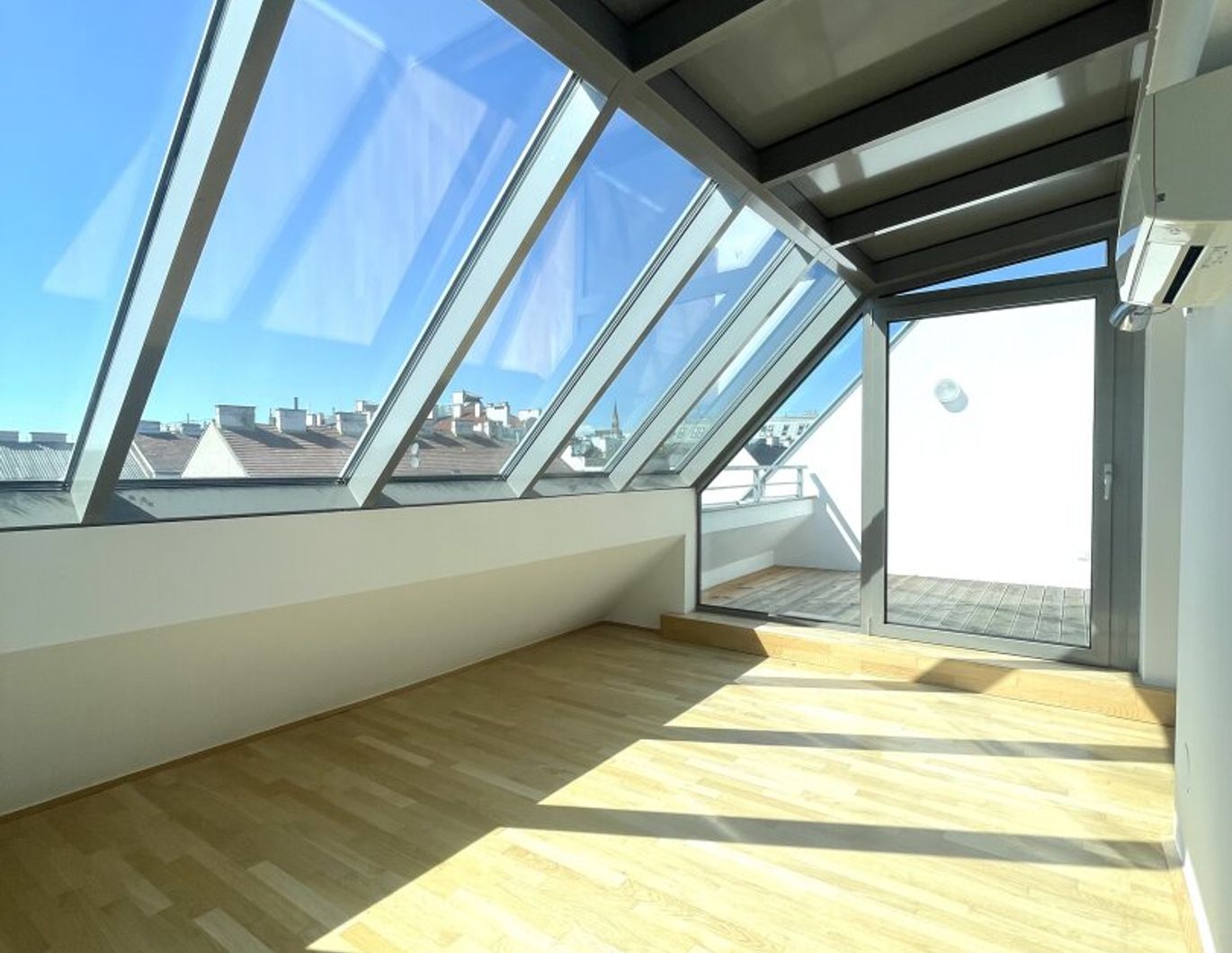 Sonnige 3,5-Zimmer Dachgeschoßwohnung mit Terrasse zu kaufen