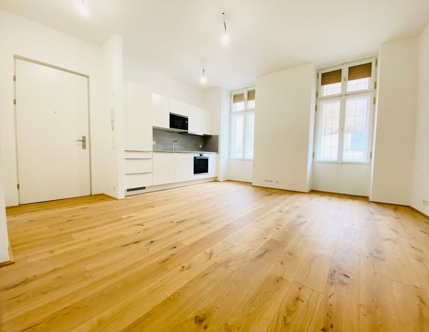 Erstbezug nach Sanierung - charmanter Altbau Arbeiten&Wohnen
