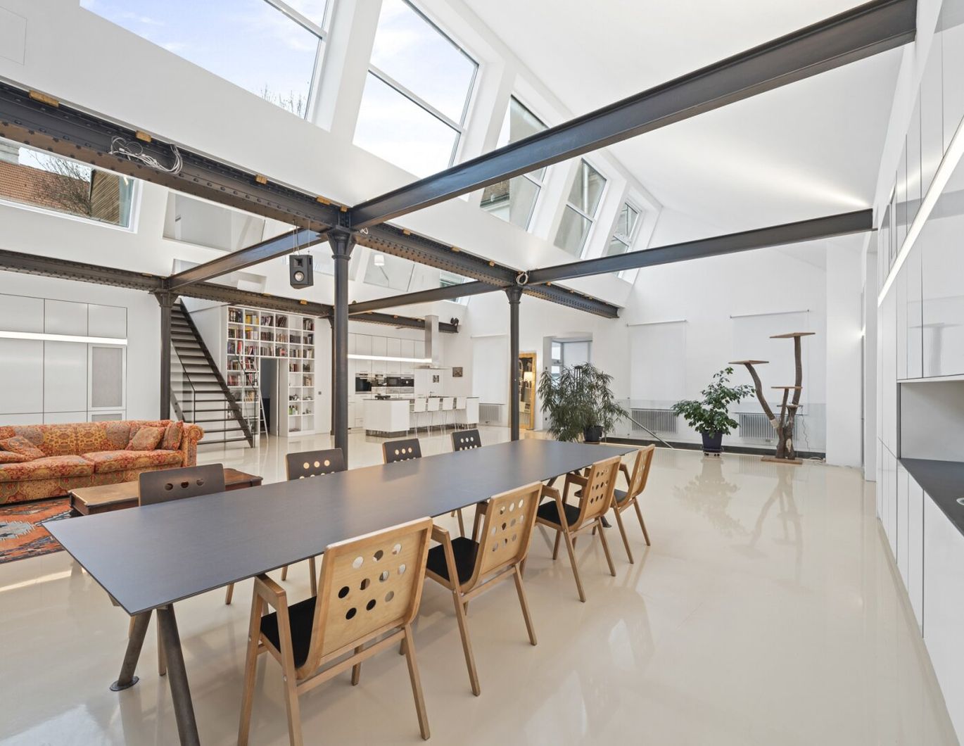 Urban Living Deluxe - 5-Zimmer Atelierwohnung im New York Loft-Stil mit Weinkeller, Terrasse & Garage