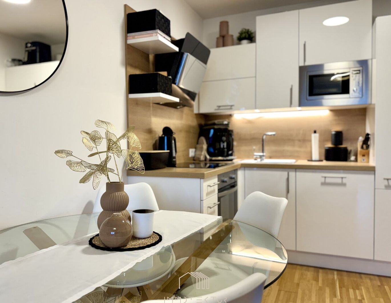 EIGENER DACHGARTEN: Schöne 2-Zimmer-Wohnung im 7. OG mit Balkon, privater Dachterrasse und Tiefgarage