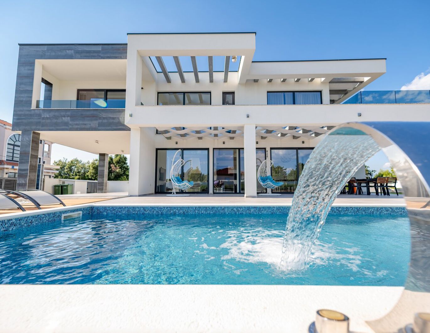 ZATON - Modern designte Luxusvilla mit Pool