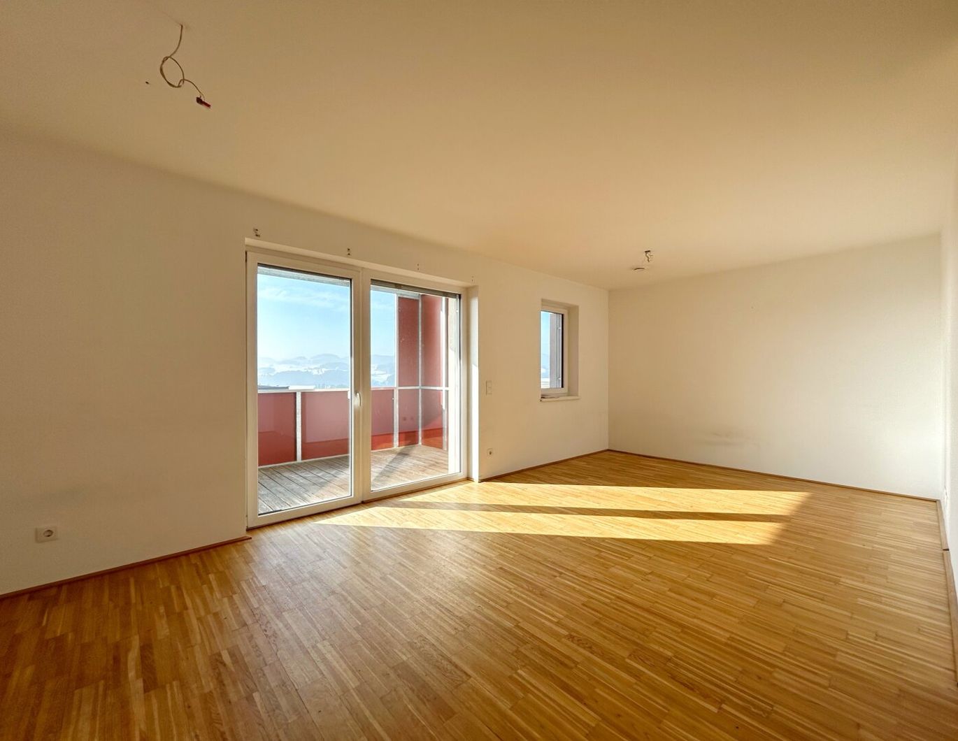 NEUWERTIGE, ATTRAKTIVE FAMILIENWOHNUNG IN RUHELAGE!