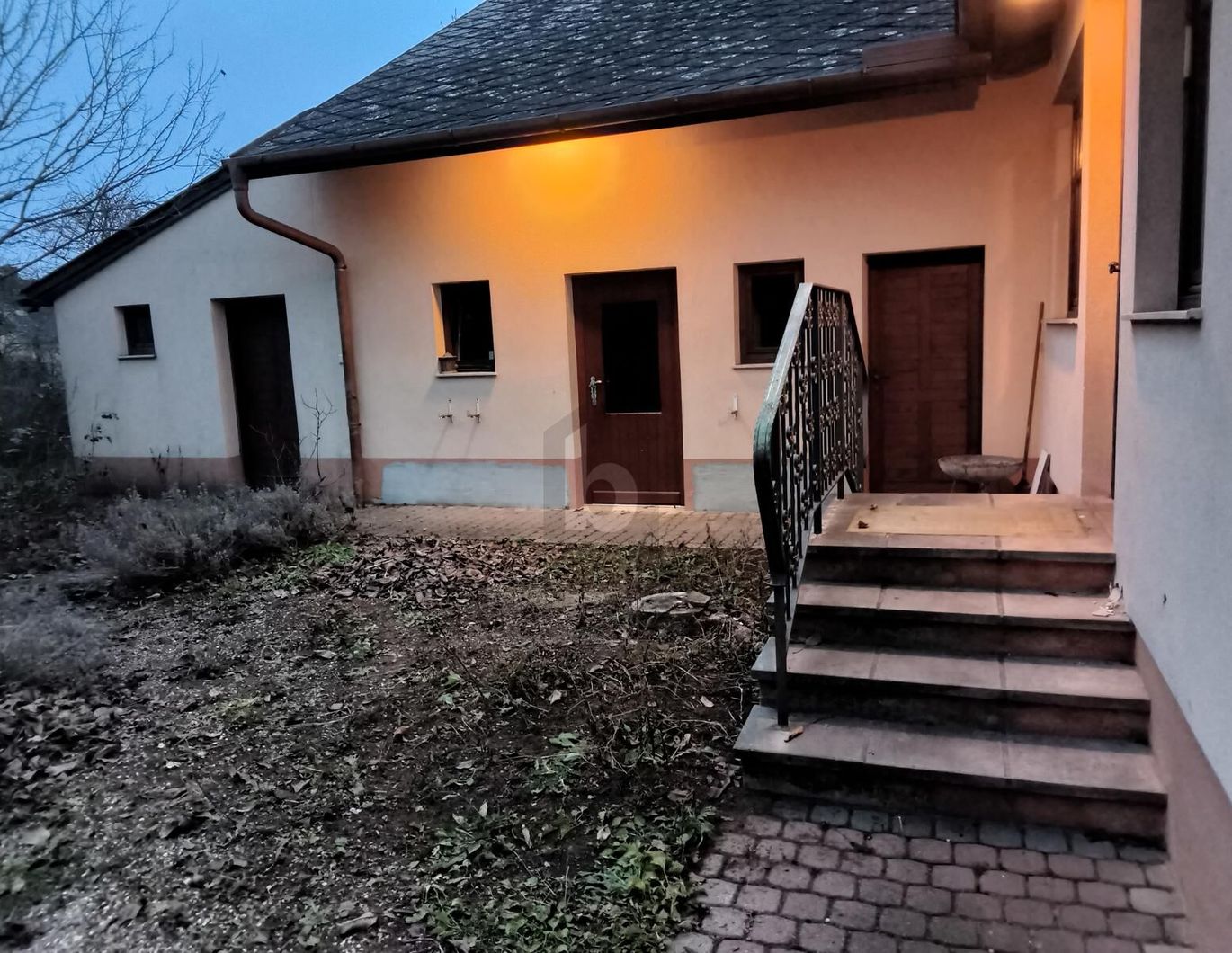 CHARMANTES WOHNEN MIT VERANDA & GROßEM NATURGARTEN