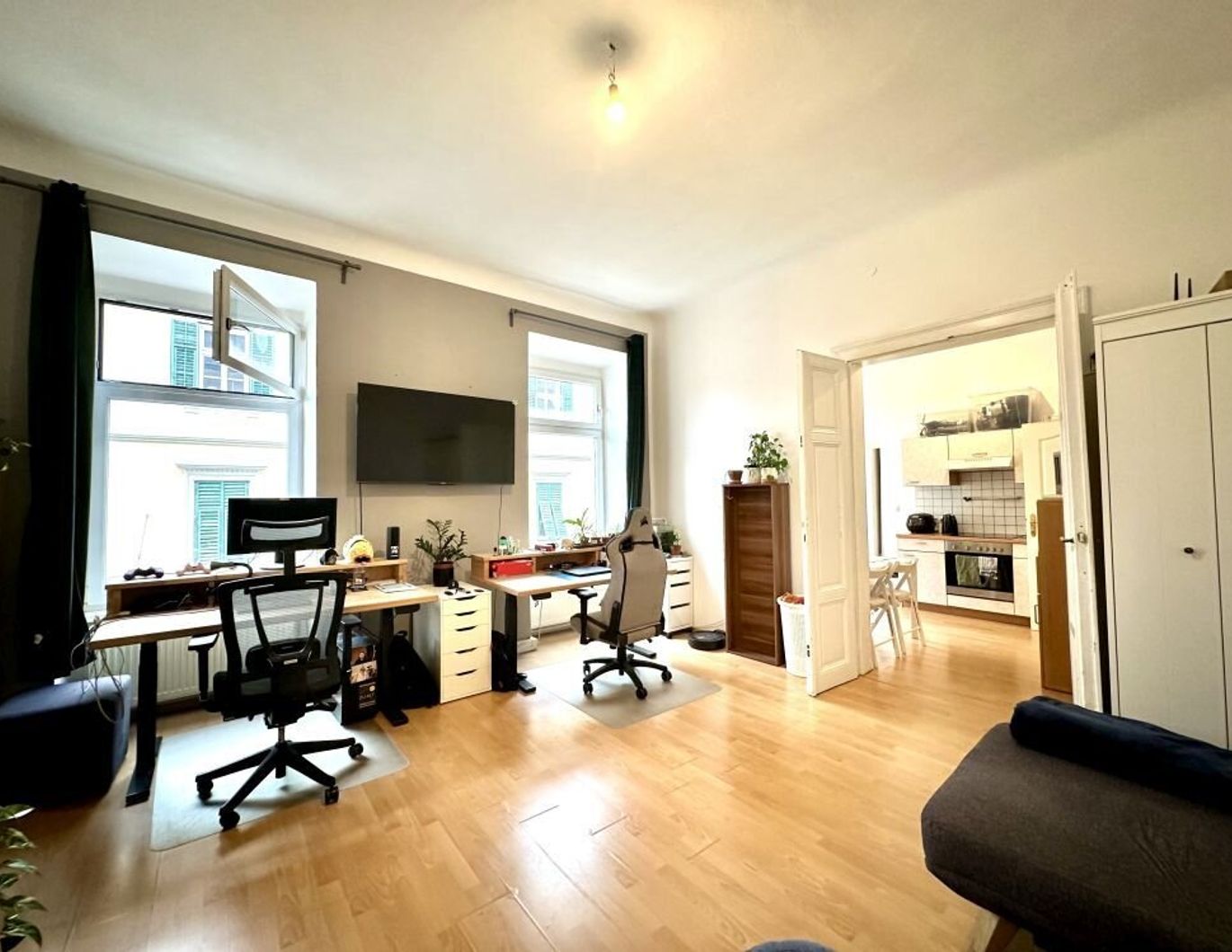 Sehr großzügige 3-Zimmer-Wohnung gegenüber der Kunstuniversität in Best Lage - WG geeignet - Provisionsfrei!
