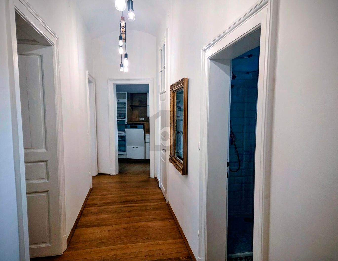 TRAUMHAFTE ALTBAUWOHNUNG MIT BALKON - MODERN & VOLLRENOVIERT