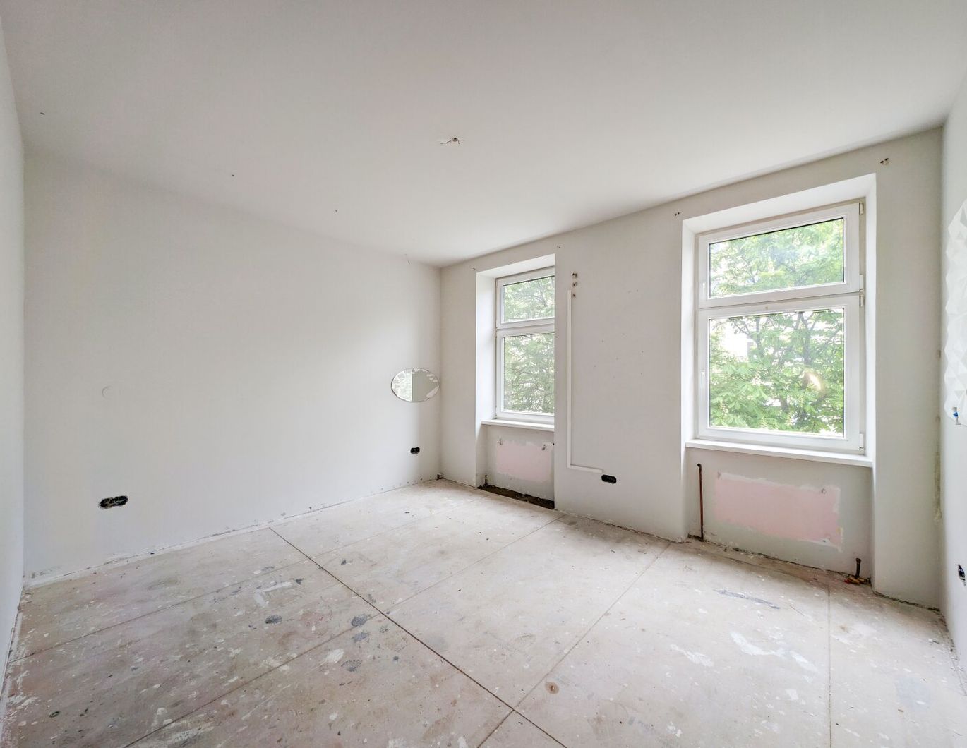 ++Q16++ sanierungsbedürftige 2-Zimmer Altbauwohnung, viel Potenzial