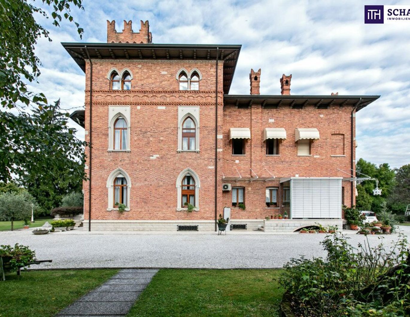 Ein Traum wird wahr mit der historischen 960m² Villa mit einem 17.000m² großen Park mit Teich und Pool in Pordenone - Triest - Italien!