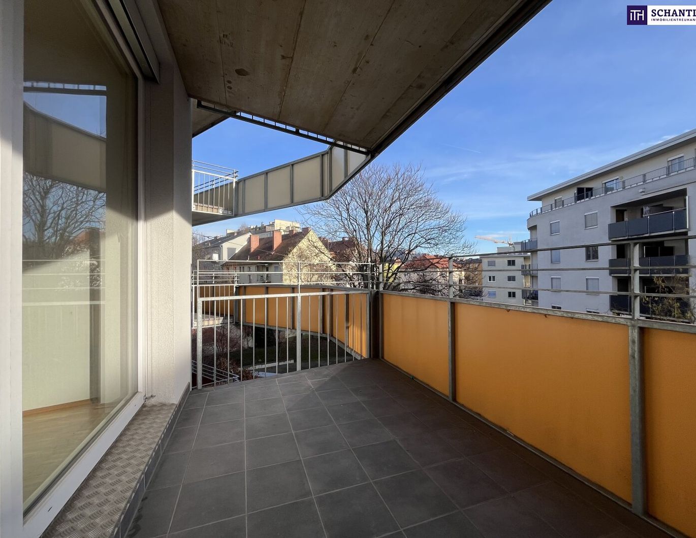 Schnuckelige GARCONNIERE - Wohnung mit Süd-Ost Balkon und schöner Aussicht direkt zum Schlossberg! Ab Dezember verfügbar!