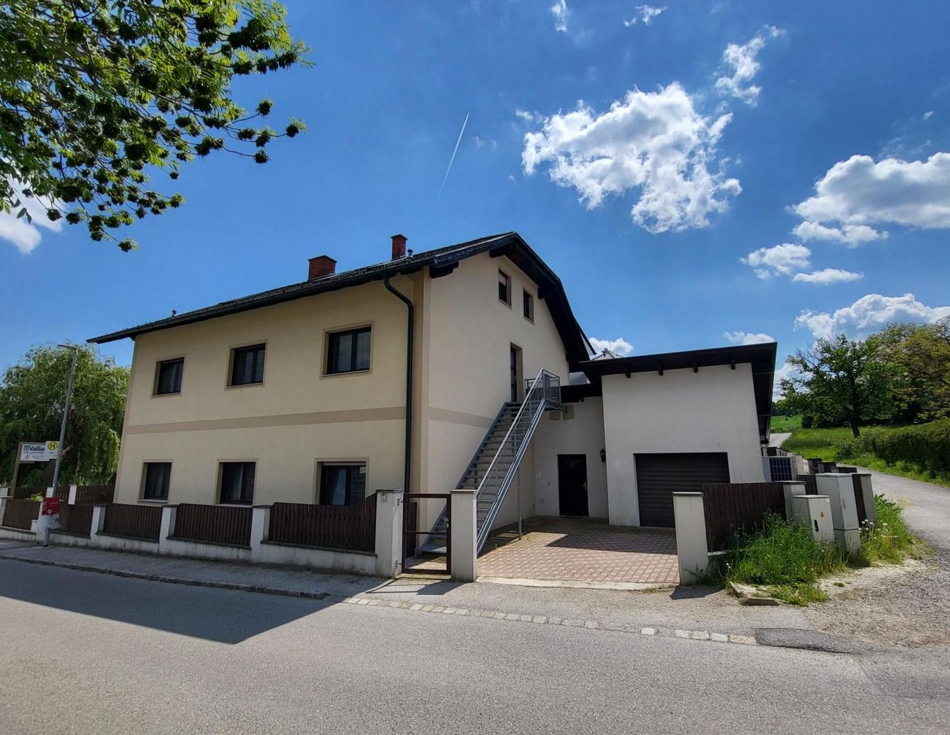 VIELFÄLTIGE LIEGENSCHAFT MIT VARIABLER MEHRFACH-NUTZUNG NAHE BERNDORF