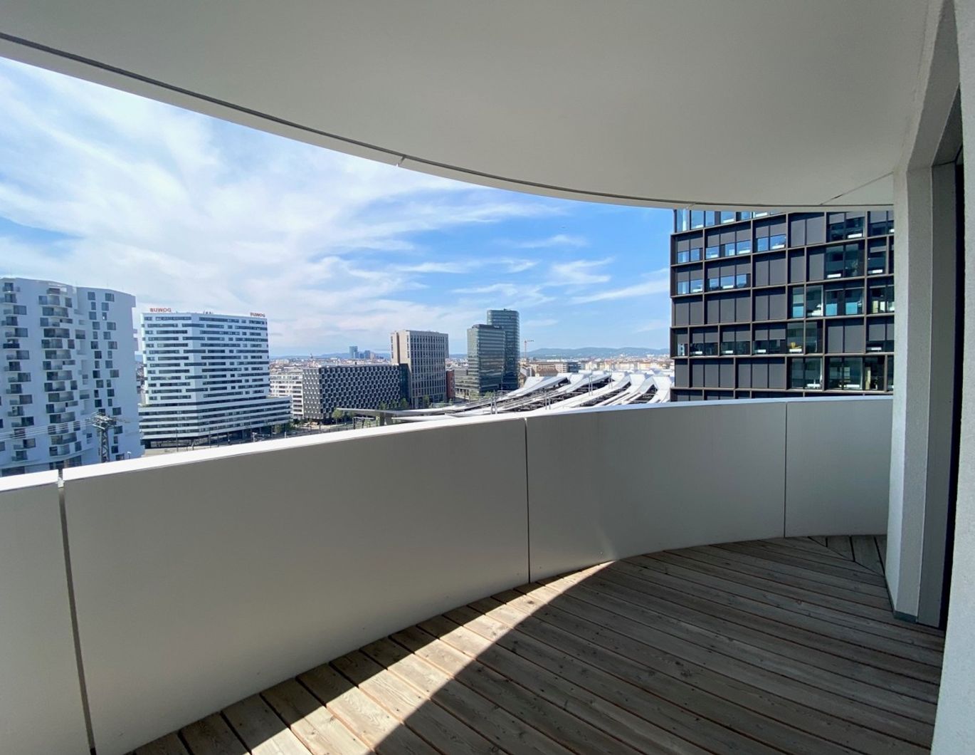 BelView Apartments: Südseitige 2-Zimmer-Wohung mit großer Freifläche im 13. Stock - zu mieten in 1100 Wien