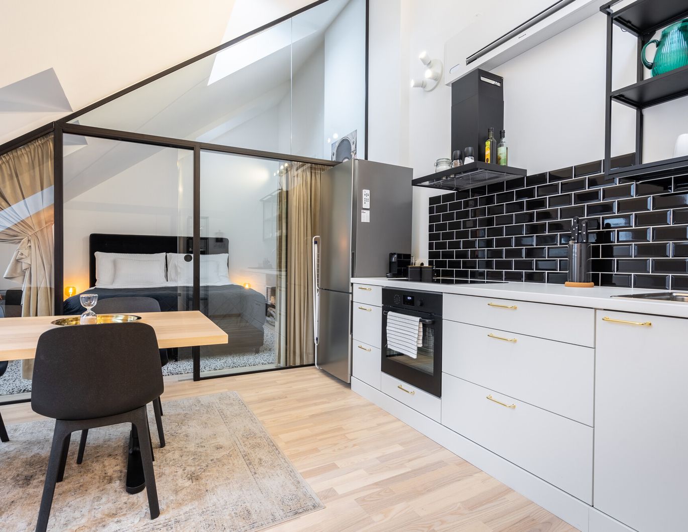 teilmöblierte Dachgeschoß Wohnung, 2 Zimmer mit Terrasse