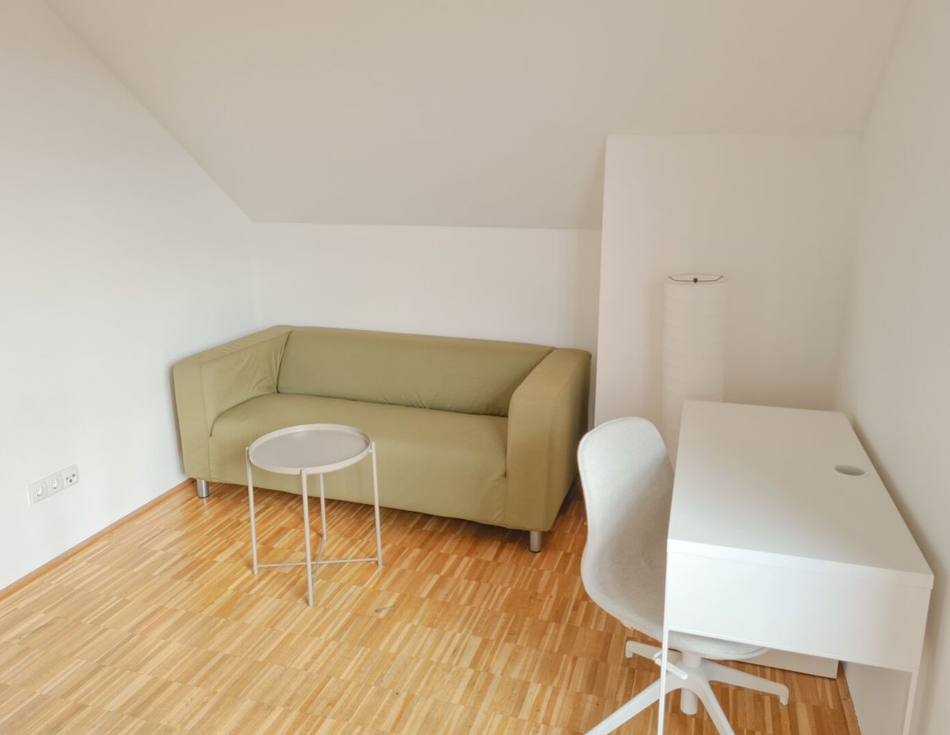 Wals: Möbliertes WG-Zimmer im Dachgeschoss, Top 4/3