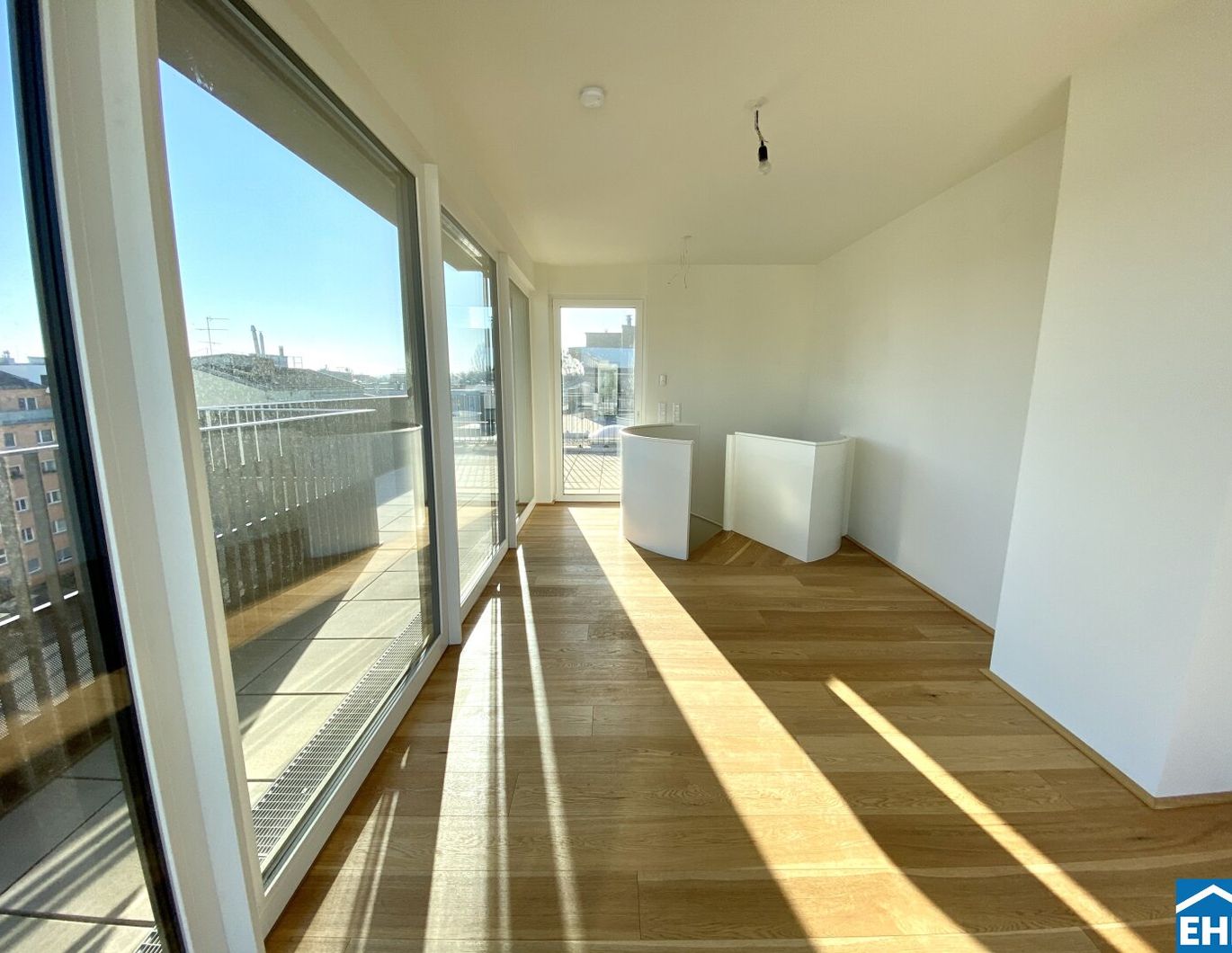 Wunderschöne Dachgeschosswohnung mit großer Terrasse und Wintergarten!