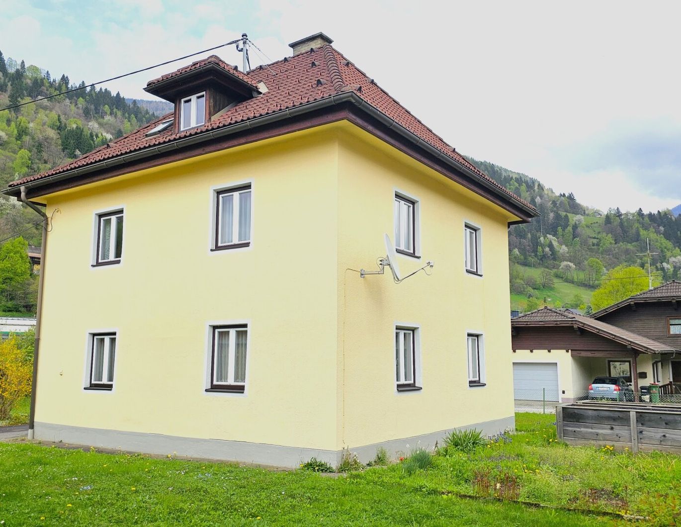 Großzügig, zentral und mit Potenzial! Auch 2 Wohneinheiten möglich. Haus in Radenthein.