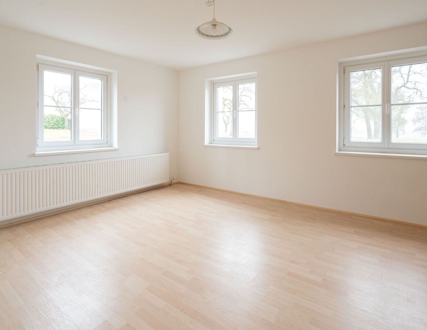 Helle 5-Zimmer EG-Wohnung in Dietach zu mieten