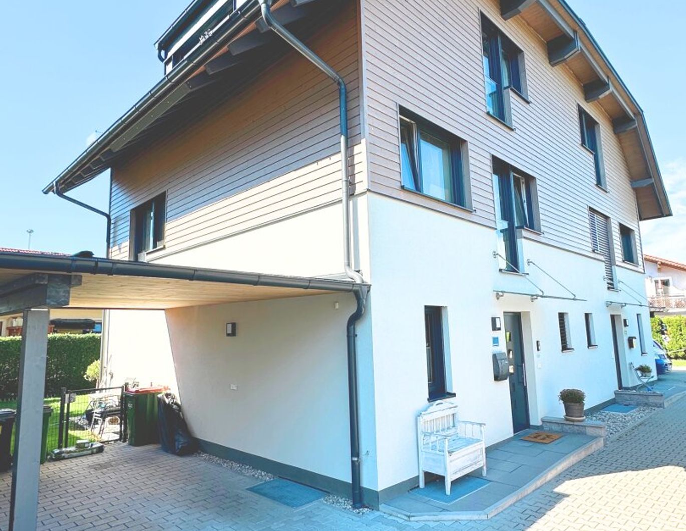Moderne 6 Zimmer Doppelhaushälfte - Garten und Carport