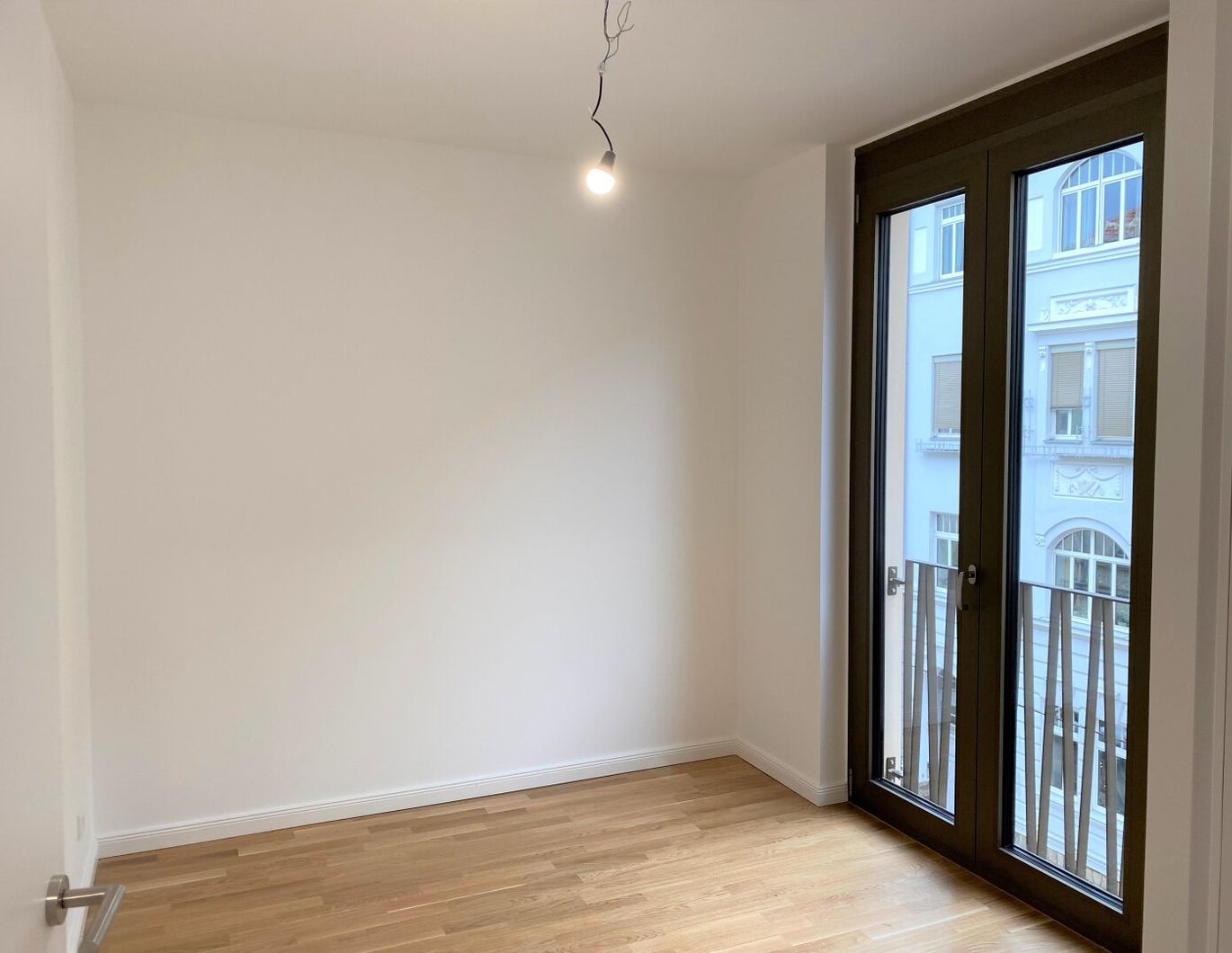 PALAIS SONNENSTEIN - SCHÖNE 2-ZIMMER WOHNUNG im 3. OG