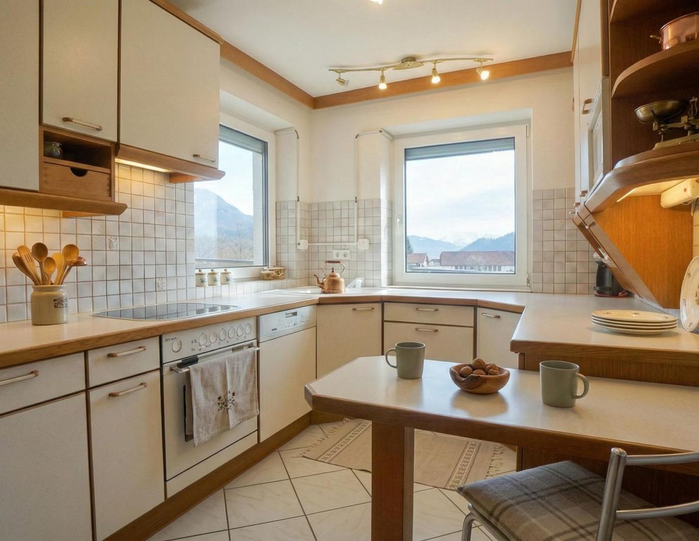 Panorama, Charme und beste Anbindung / Ein Haus wartet auf seinen neuen Besitzer