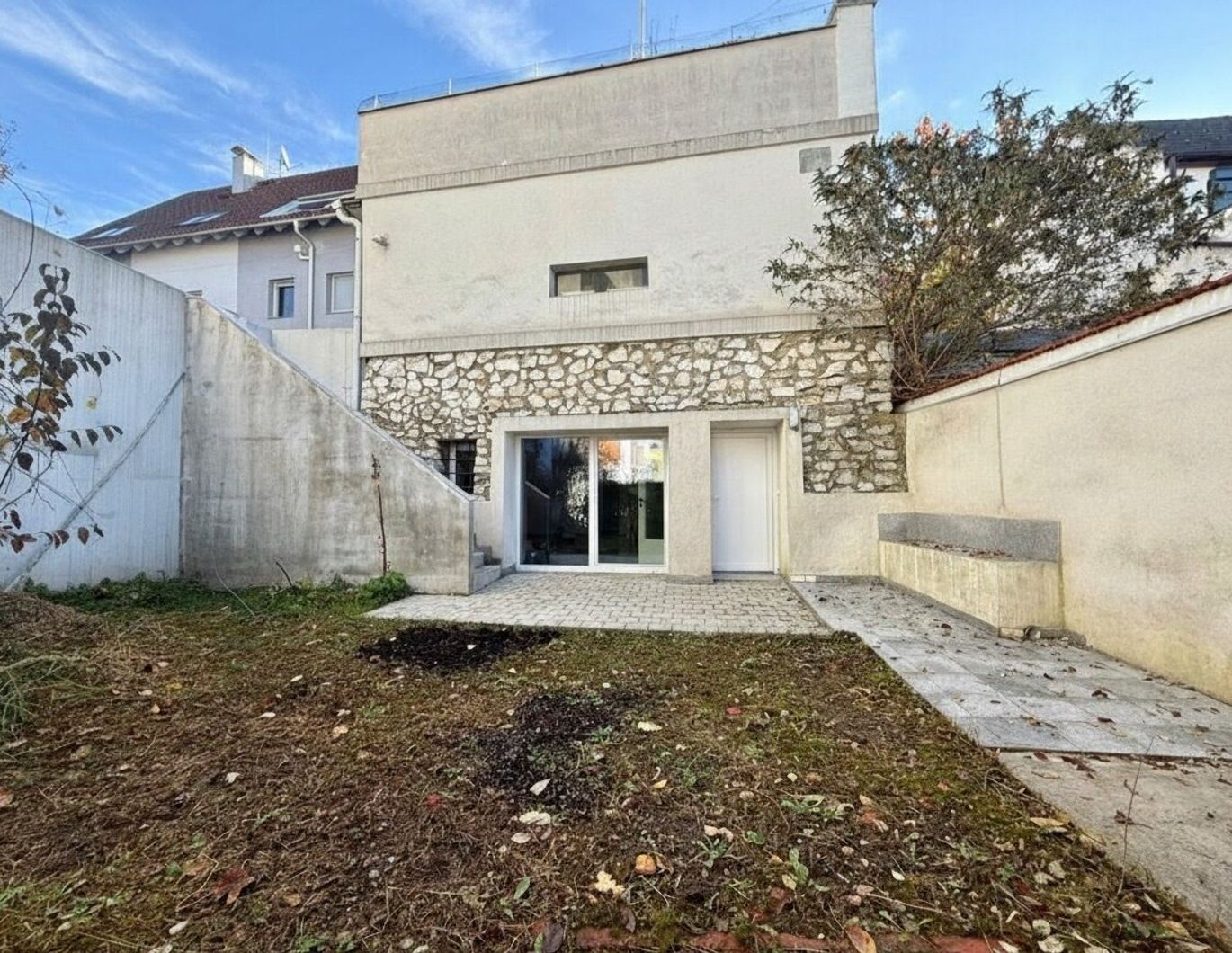 Attraktives Wohnungspaket: Vermietete Garçonnière mit Garten & großzügige Souterrainwohnung mit vielseitigem Nutzungspotenzial