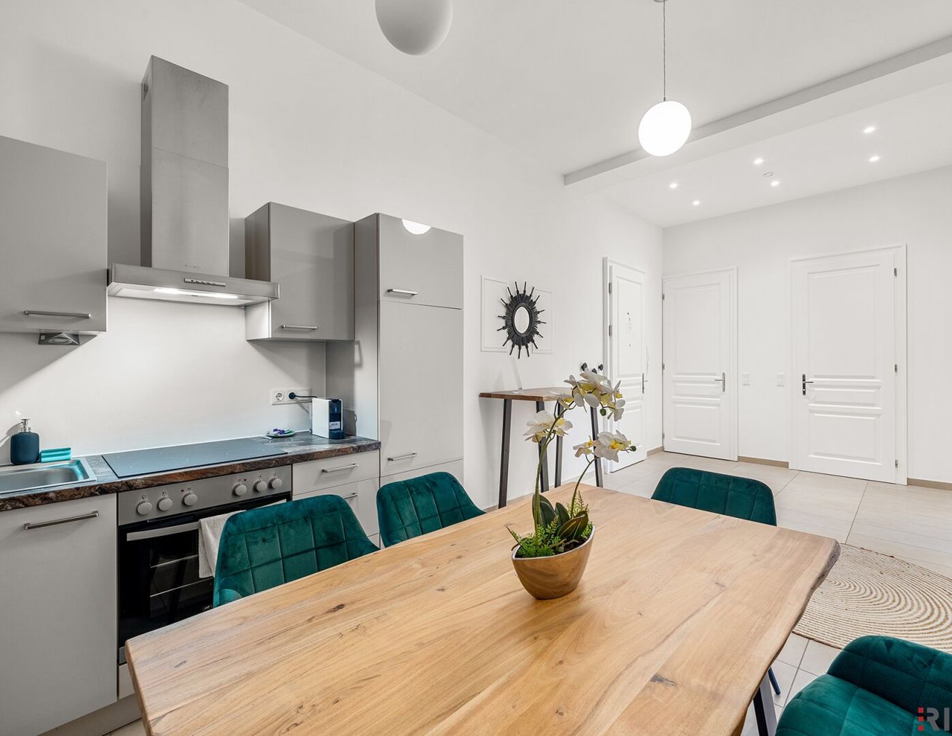 Sanierte STILALTBAU-WOHNUNG | PARKBLICK | KEIN DIREKTES GEGENÜBER | Ca. 2 Min. zur U4 SCHÖNBRUNN | Ca. 15 Min. in den 1. Bezirk