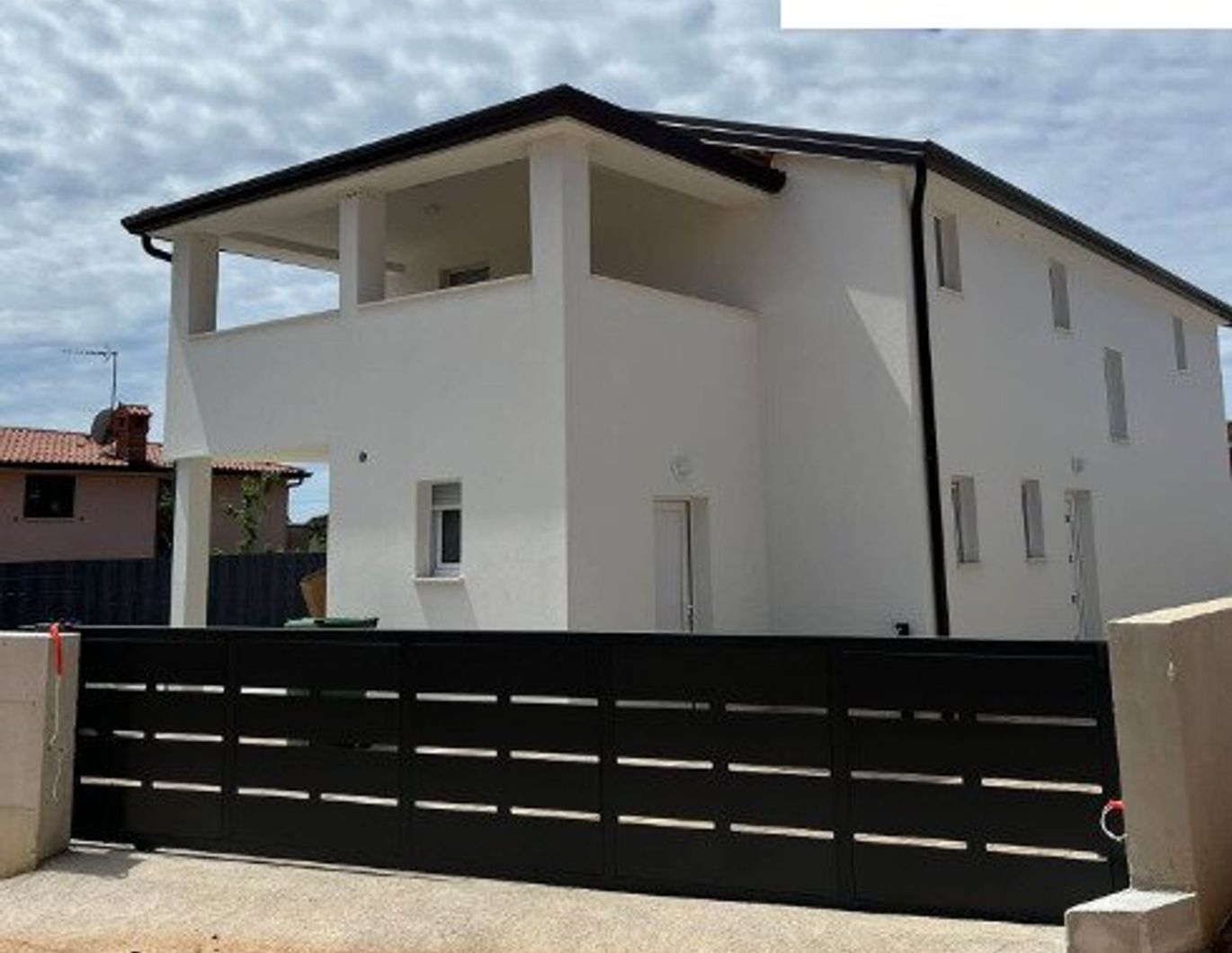 HRV - Einfamilienhaus in der Nähe von Novigrad in Istrien zu verkaufen