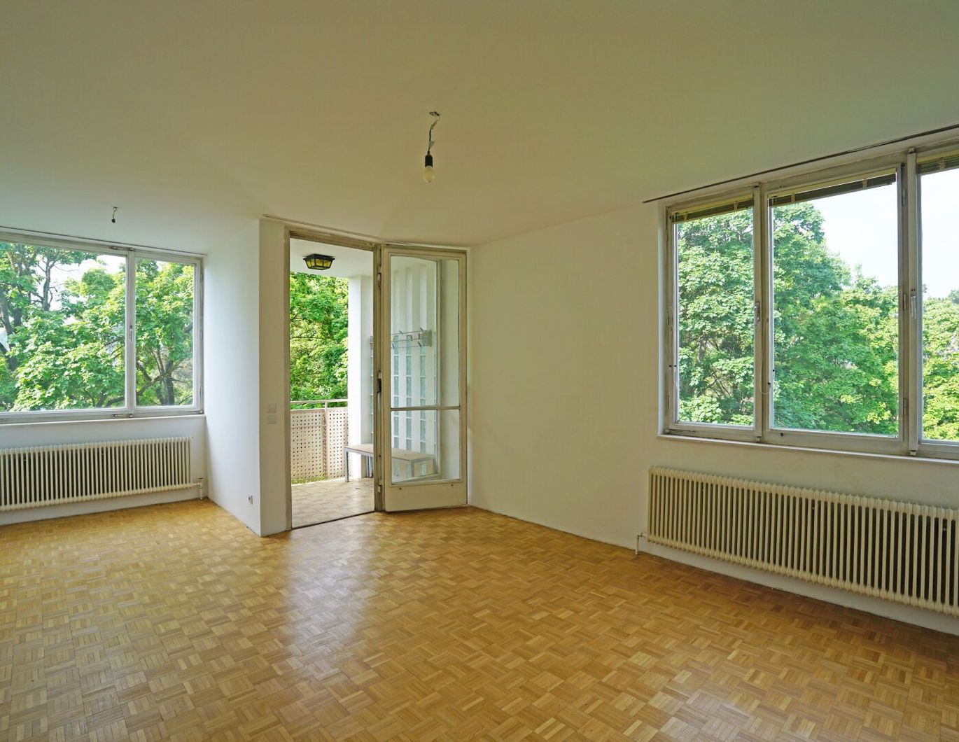 U4-Nähe: Lichtdurchflutete 4-Zimmer-Wohnung mit Loggia in grüner Wohnlage
