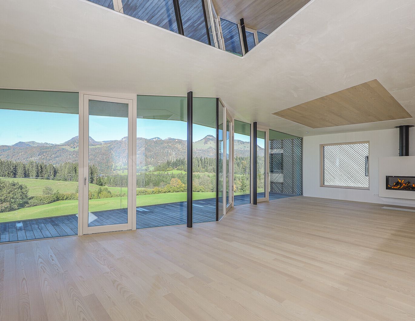 Architektenvilla mit Pool und unverbaubarer Aussicht