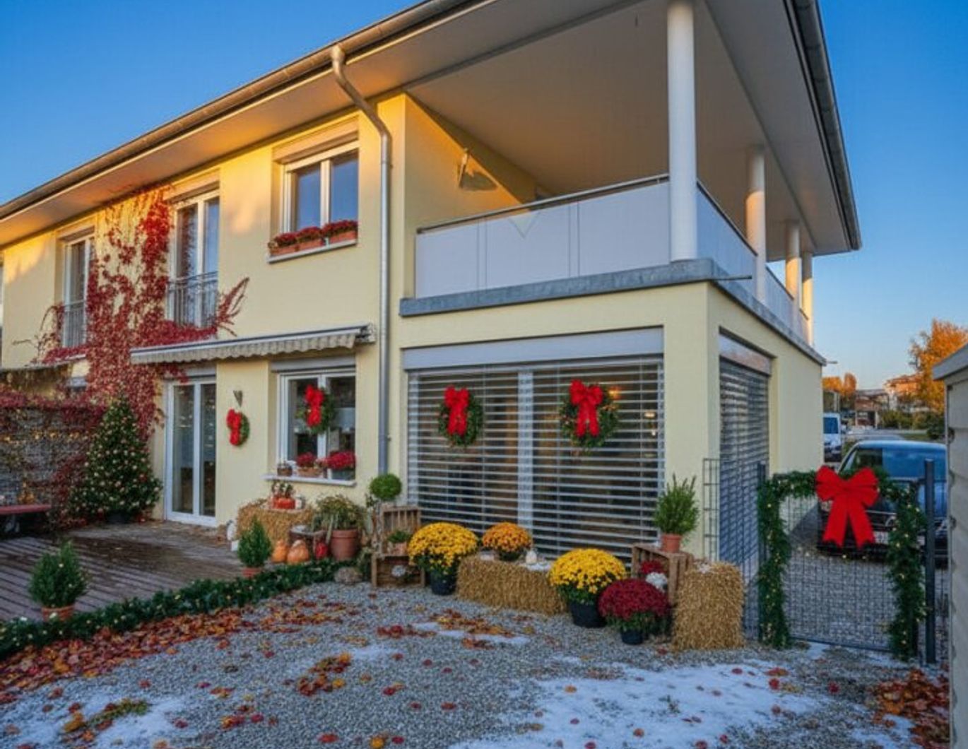 Architekten-Doppelhaushälfte mit Stil, Garten & Großzügige Terrasse im Obergeschoss