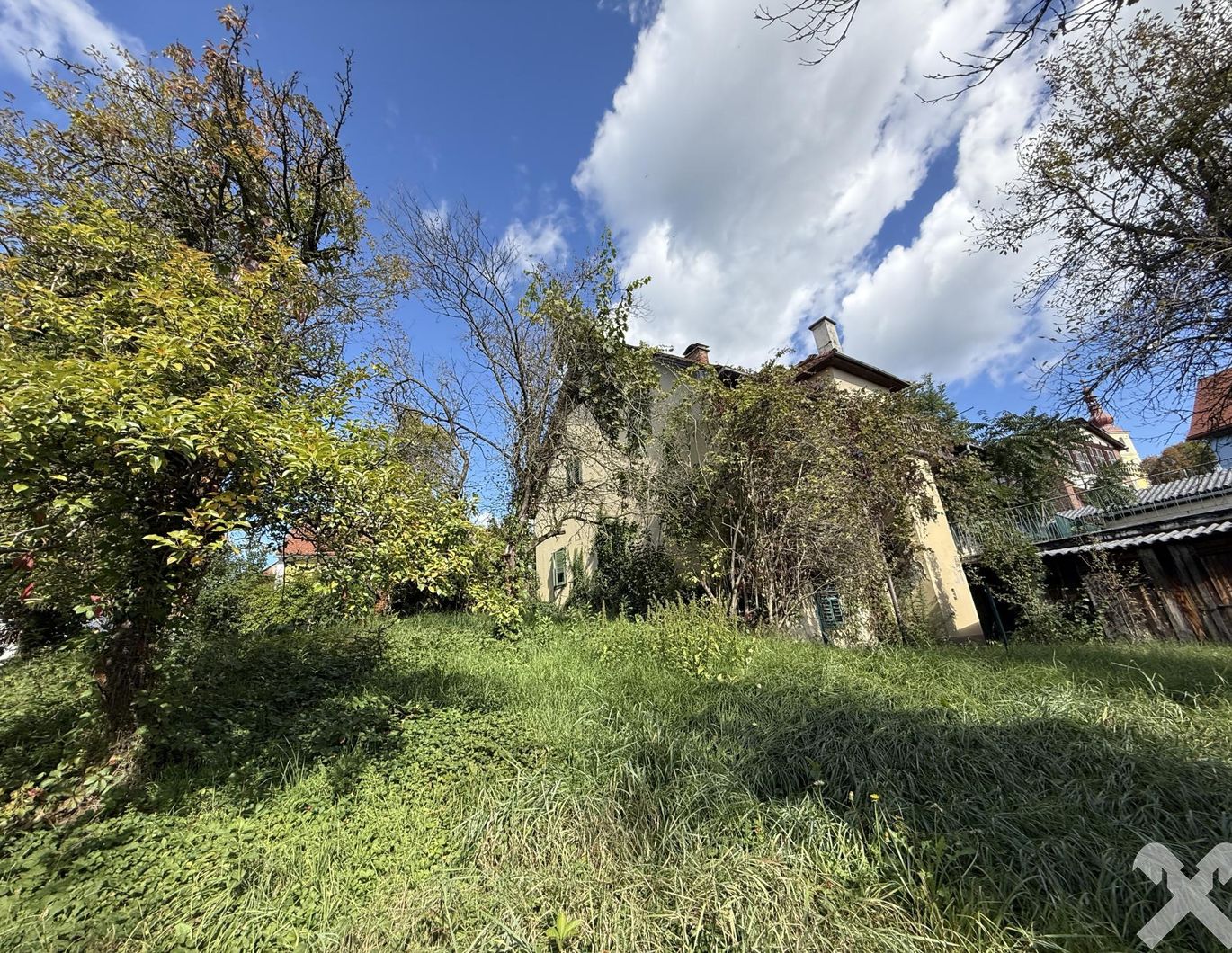Sonniges Grundstück mit abbruchsreifem/stark sanierungsbedürftigem Haus im Ortskern von Kumberg