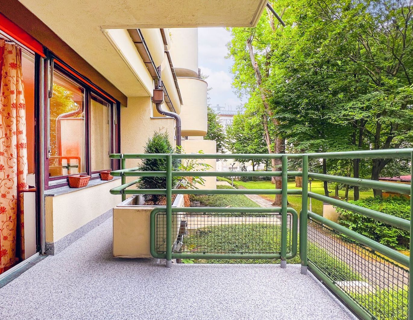 Familienfreundliche, barrierefreie 3-Zimmer-Wohnung mit Loggia & Hallenbad nahe U4-Hütteldorf