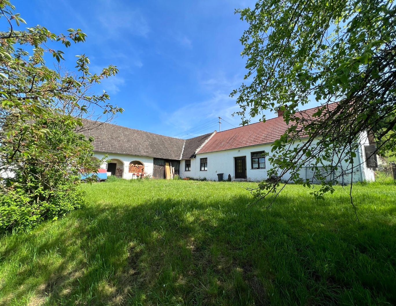 BAUERNHOF MIT GROSSEM BAULAND!