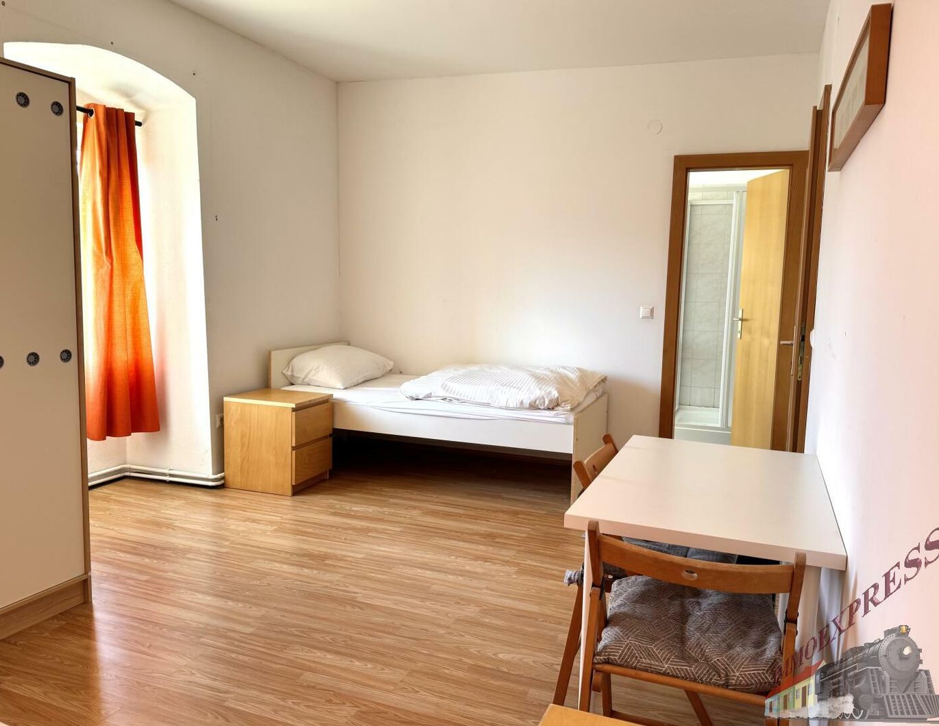 1 Zimmer Apartment mit 1 Bett mit Dusche und WC in Fischamend 420,-- Euro monatliche Pauschale sofort verfügbar