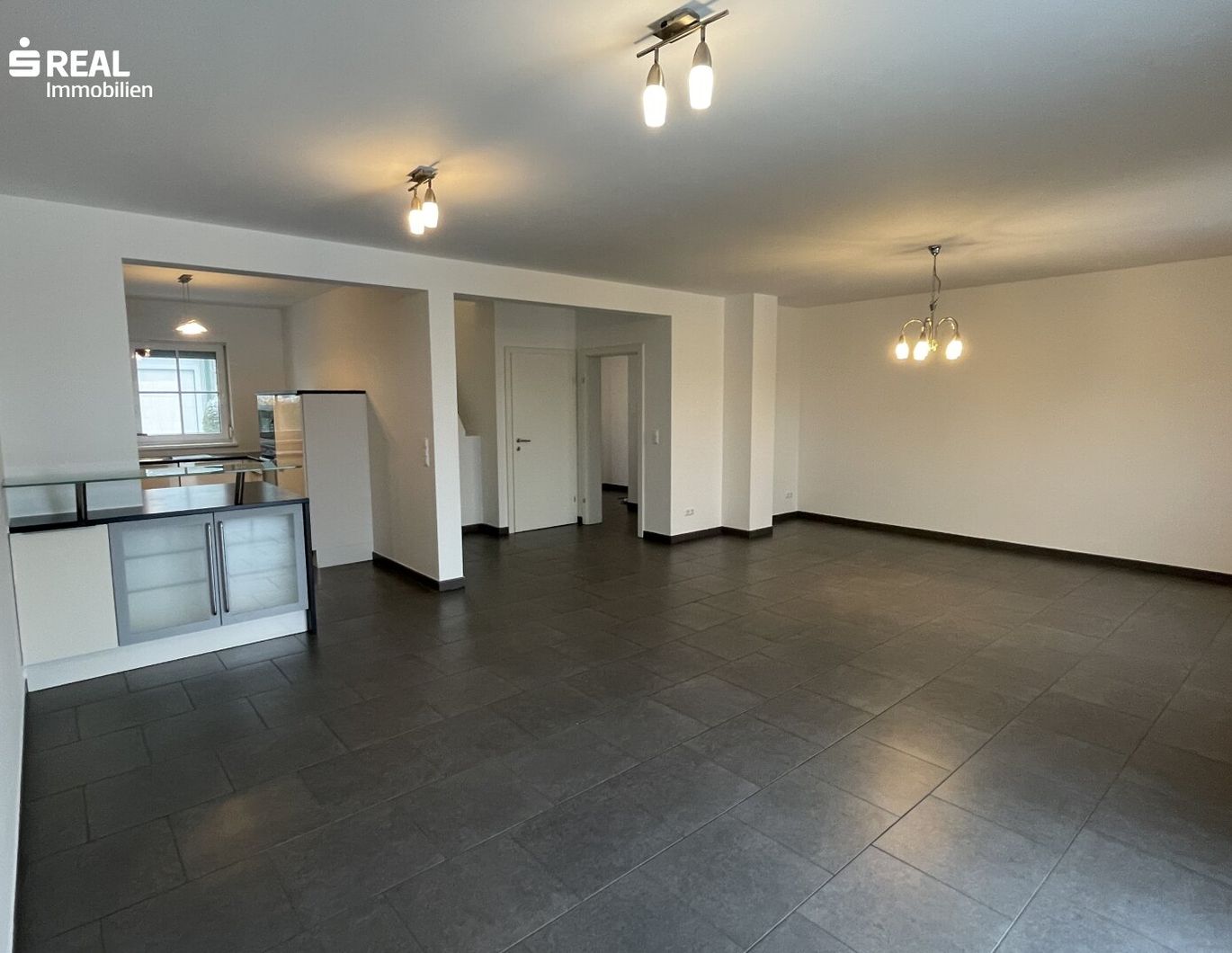 Familienfreundliches Reihenhaus mit Seeblick, Garten, Keller & Garage