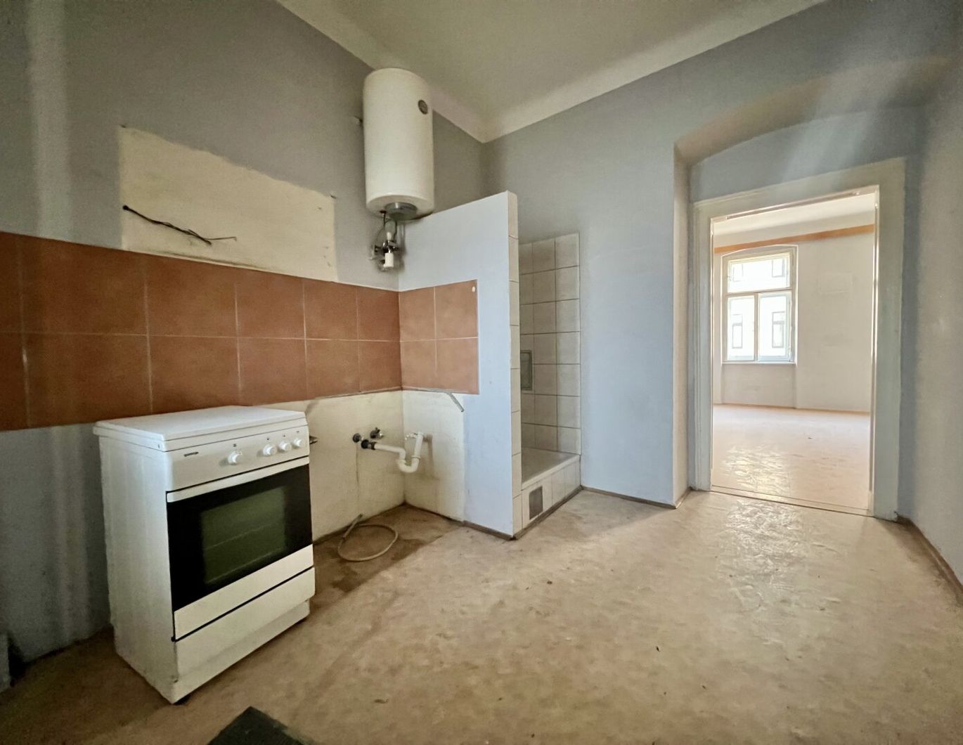 Altbau-Garconniere Nähe U3 Johnstraße