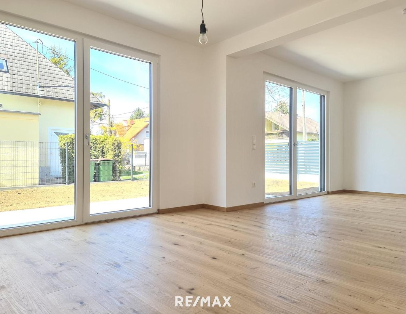 Reihenhaus auf Eigengrund in Schwarzlackenau - Erstbezug!