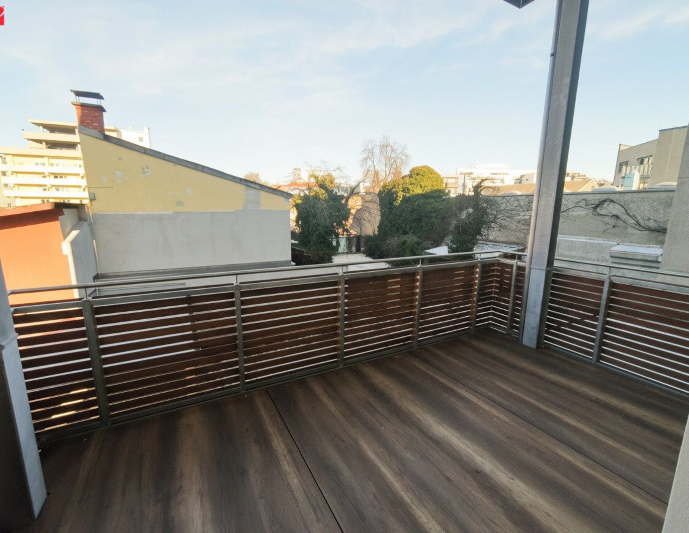 Moderner Altbauflair mit großem Balkon