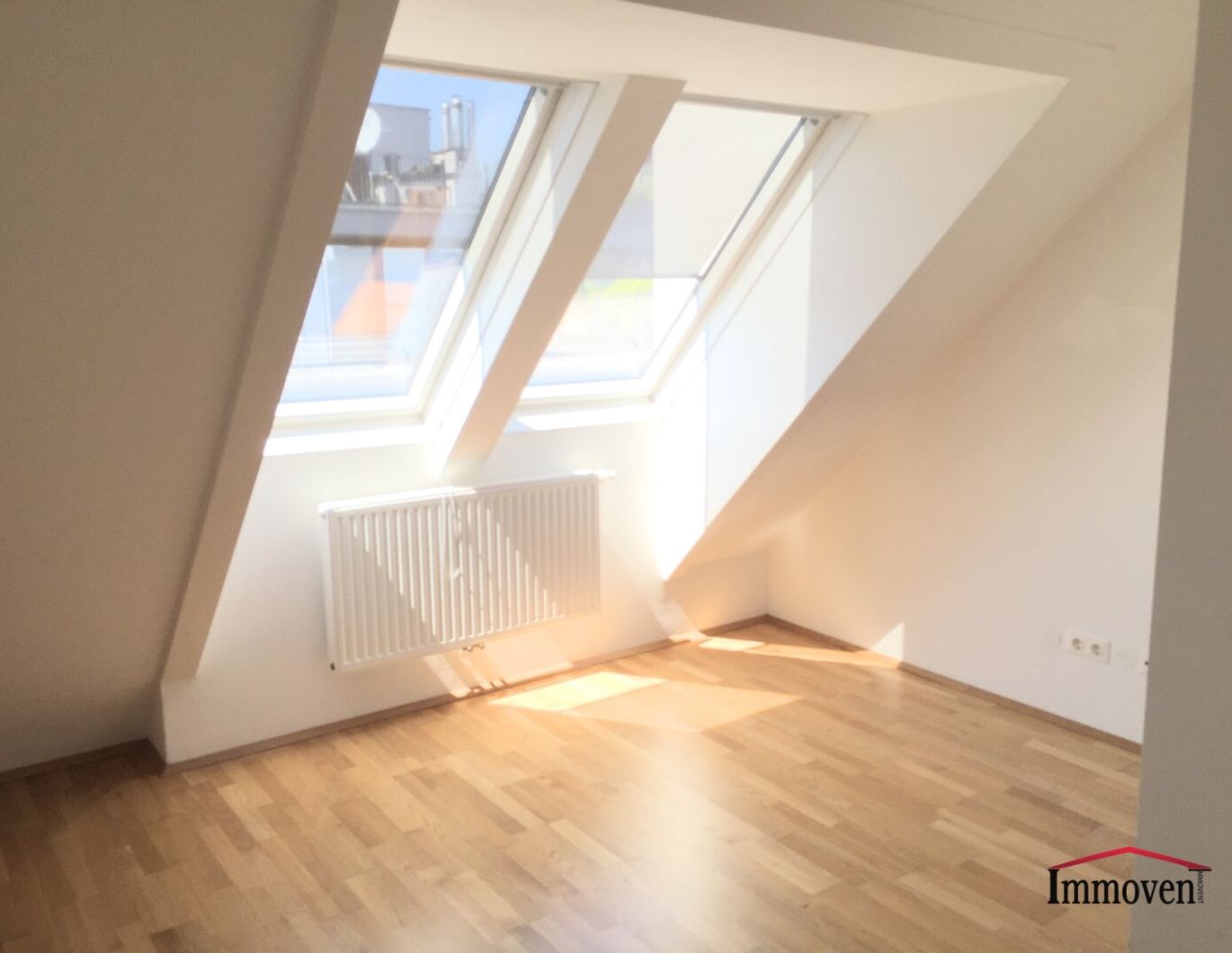 HOFSEITIG - Großzügige 4-Zimmerdachgeschosswohnung mit Terrasse und Klimaanlage nahe Mariahilfer Straße! (Mietbeginn 01.10.2025)