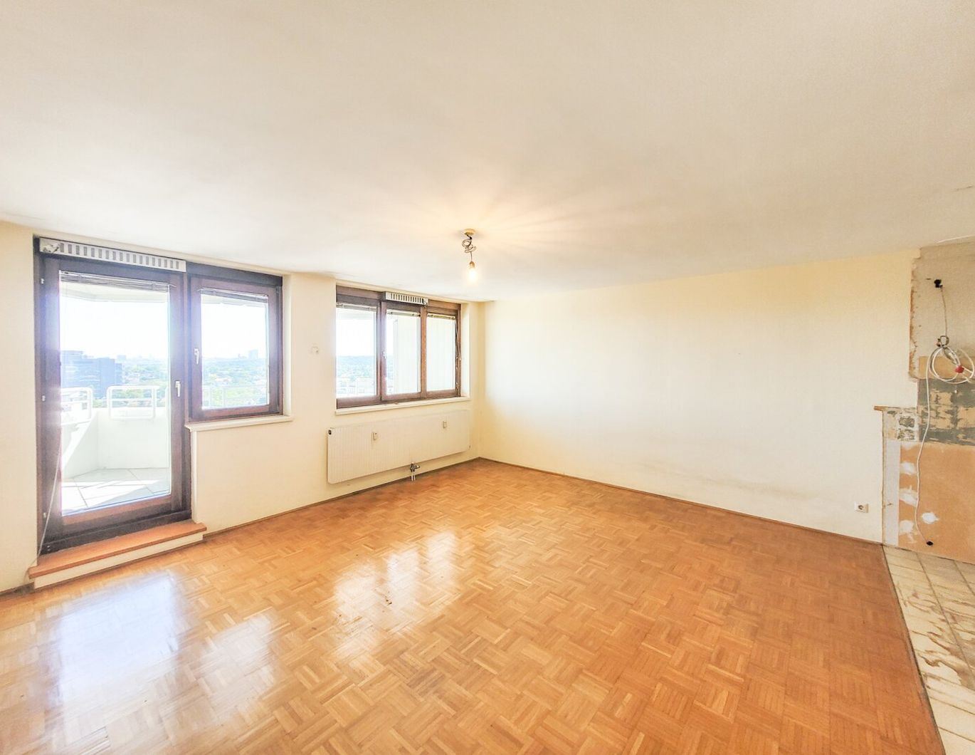 PROVISIONSFREI VOM EIGENTÜMER! SUPER 4-ZIMMER MAISONETTE-WOHNUNG MIT LOGGIA UND TERRASSE NÄHE U4!