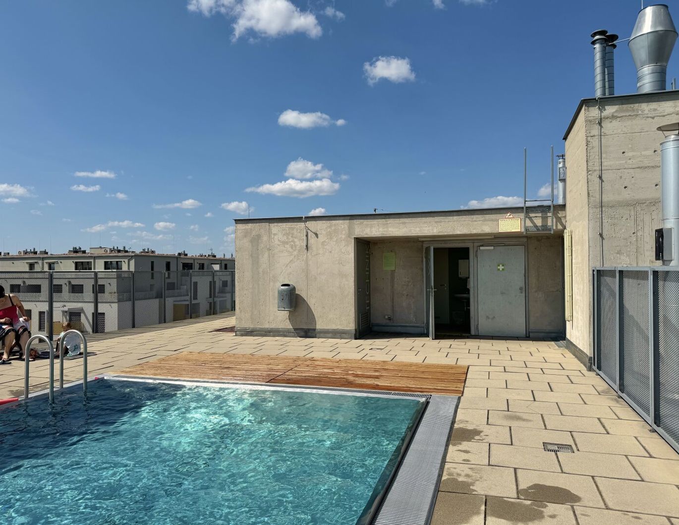 Summer Feeling Pur | 2-Zimmer-Terrassenhit mit Pool | Garagenstellplatz inklusive